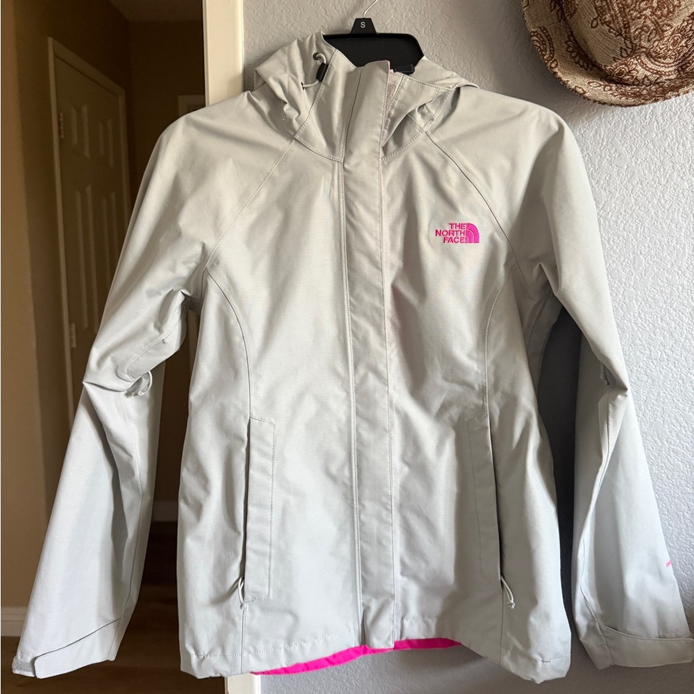 The North Face Women's Light Gray Jacket with Pink lining.